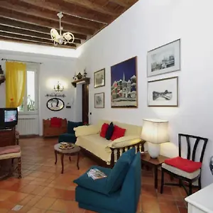 Piazza Farnese Apartment